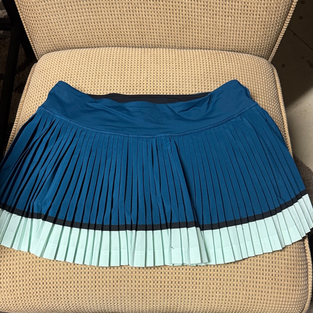 Lululemon Athletica Blue and Mint Pleated Mini Skirt
